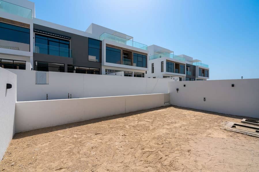 16 Genuine Resale | Flower Unit | Large Garden | View today