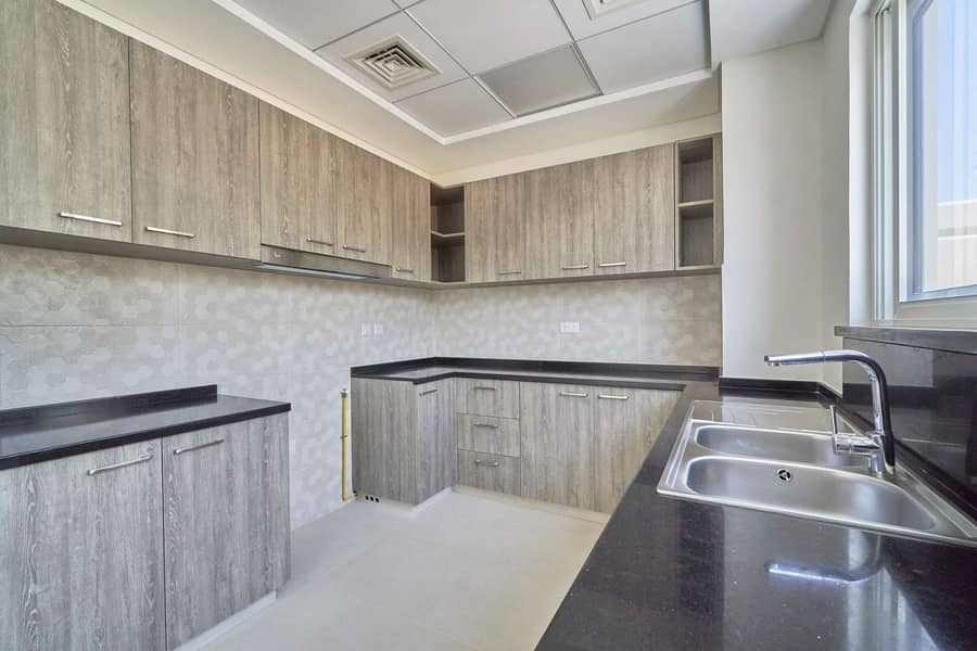 4 Single Row Family Home in Beautiful Community
