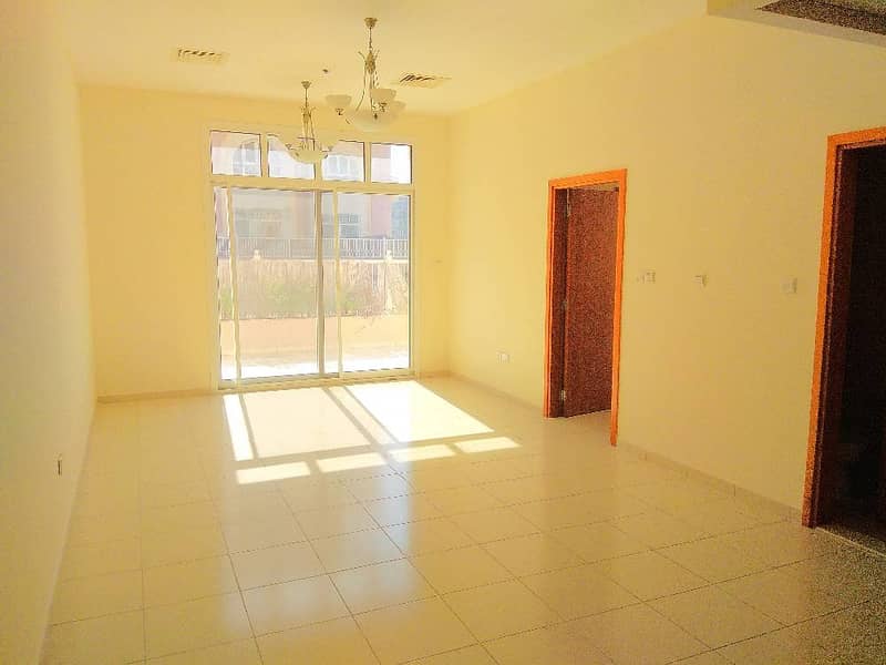 GREAT OFFER FOR 1  BEDROOM WITH COVERED PARKING! AVAILABLE NOW IN EMIRATES GARDEN