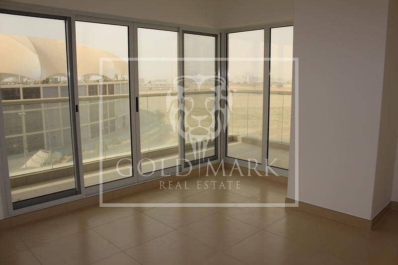 4 Golf View | Spacious 1 bed Layout |  Chiller Free|