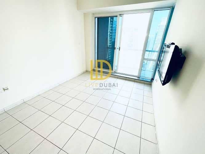 Close to Metro | Kitchen Equipped | With Parking HL