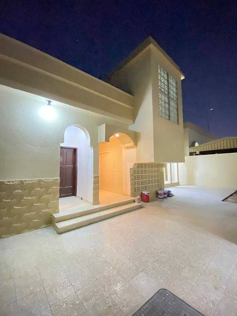 Ground floor villa for rent in Ajman, Al Hamidiya area, behind Kenzhae supermarket, large areas, very clean house, housing for citizens only