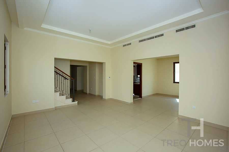 3 Spacious 5Bed+Maid | Extra Living Room | Vacant