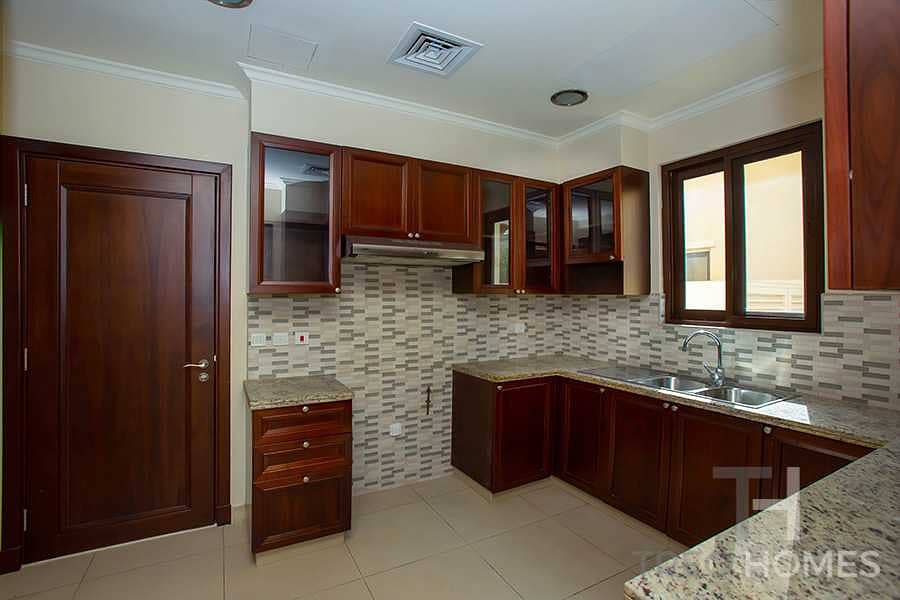 5 Spacious 5Bed+Maid | Extra Living Room | Vacant