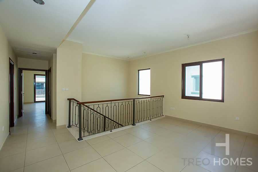 7 Spacious 5Bed+Maid | Extra Living Room | Vacant