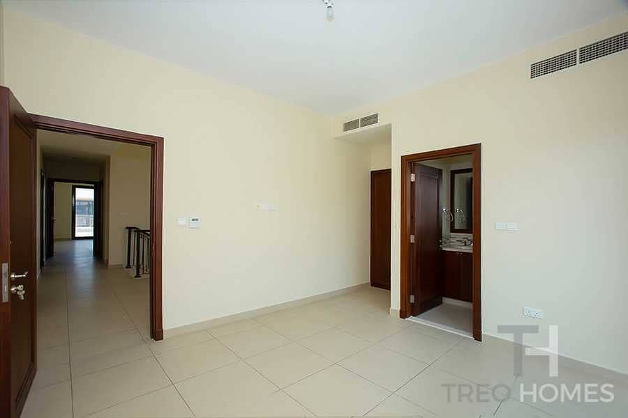 8 Spacious 5Bed+Maid | Extra Living Room | Vacant