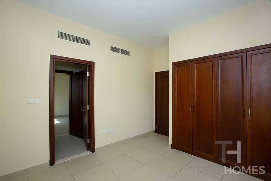 10 Spacious 5Bed+Maid | Extra Living Room | Vacant