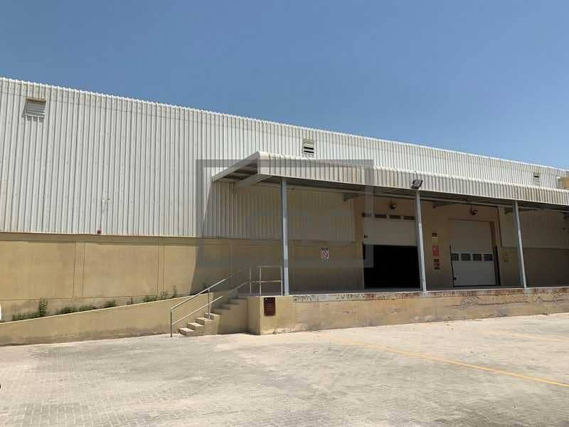 8 Stunning Warehouse with Racking System For Rent
