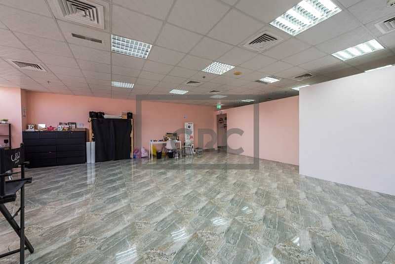 8 Fitted | Marble Floor| Vacant | Corner Unit