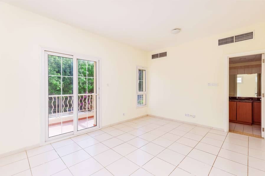 8 Spacious End Unit in The Springs