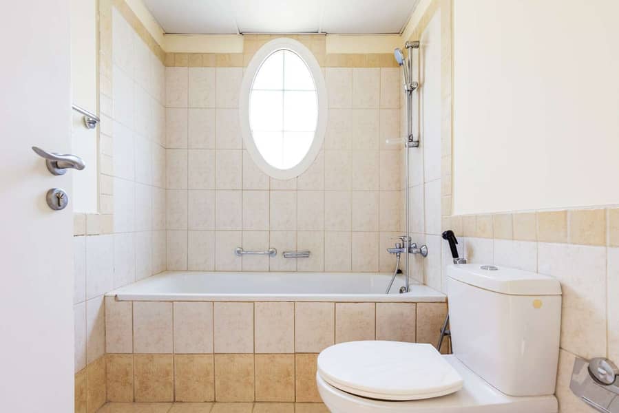 10 Spacious End Unit in The Springs