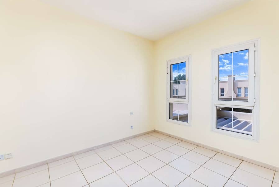 11 Spacious End Unit in The Springs