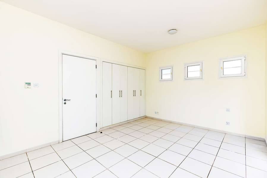 12 Spacious End Unit in The Springs