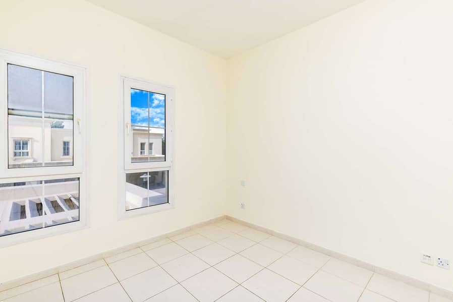 16 Spacious End Unit in The Springs