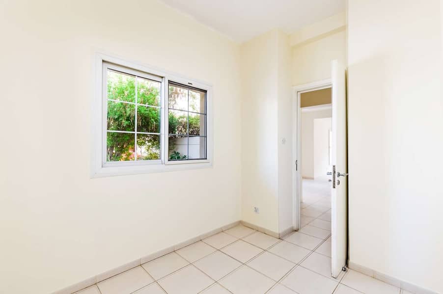 18 Spacious End Unit in The Springs