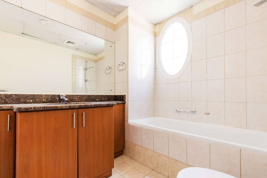 20 Spacious End Unit in The Springs