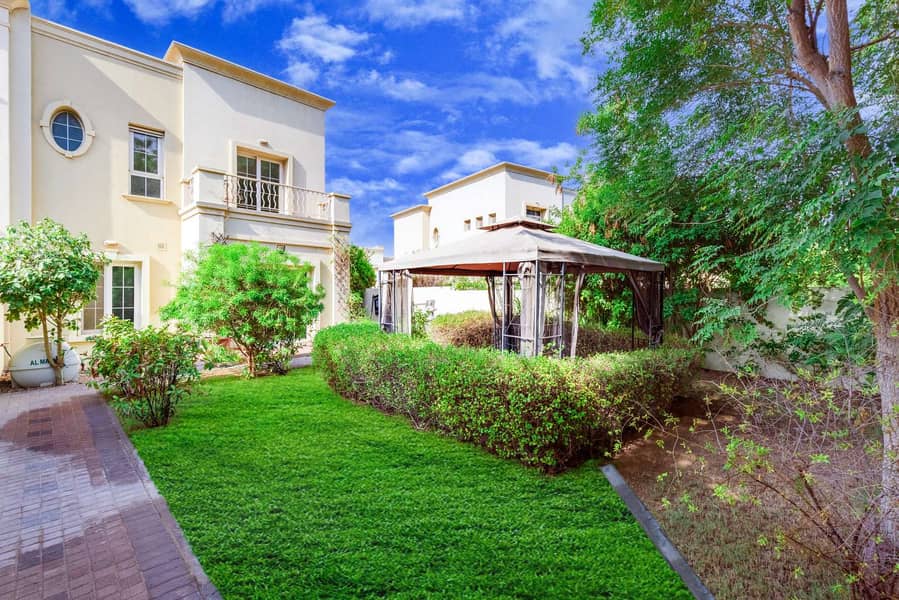 22 Spacious End Unit in The Springs