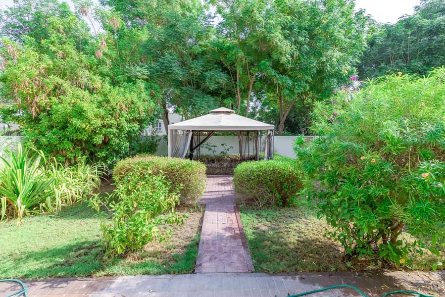 25 Spacious End Unit in The Springs