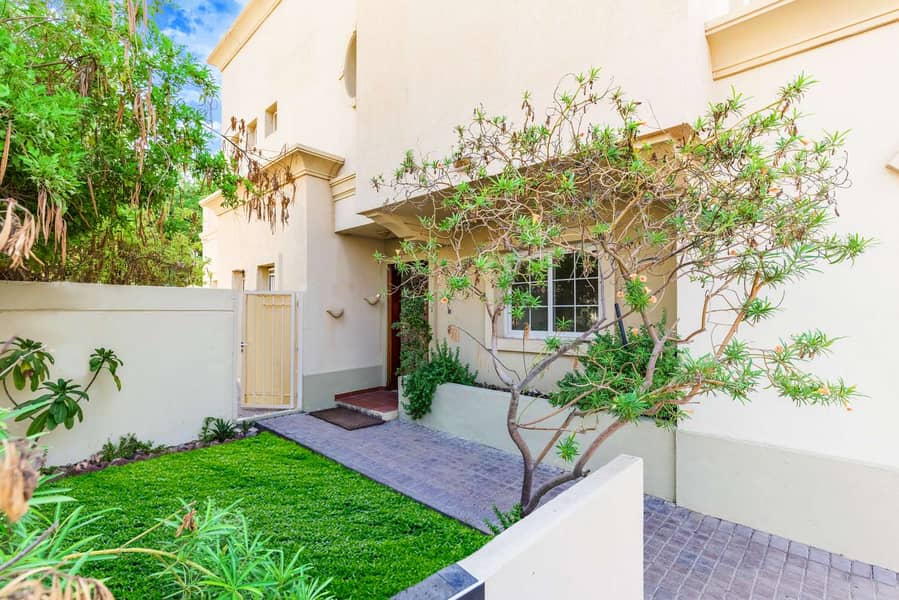 26 Spacious End Unit in The Springs