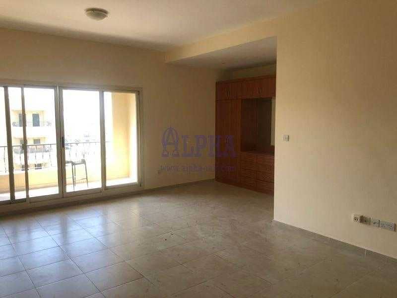 4 Unfurnished Studio in Golf! Mall View