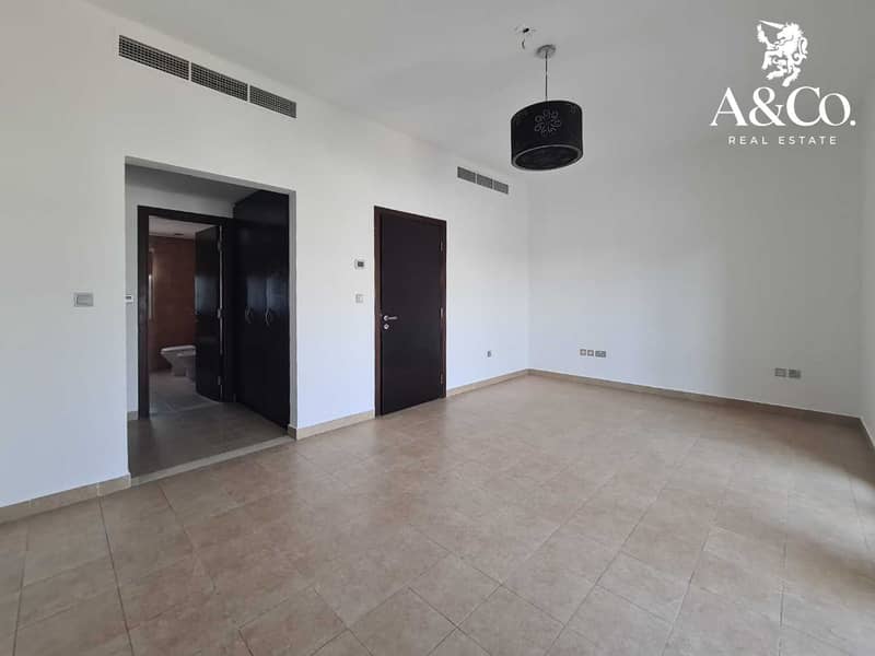 9 Corner Townhouse|Close to Shopping  Mall