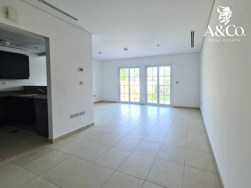 10 Corner Townhouse|Close to Shopping  Mall