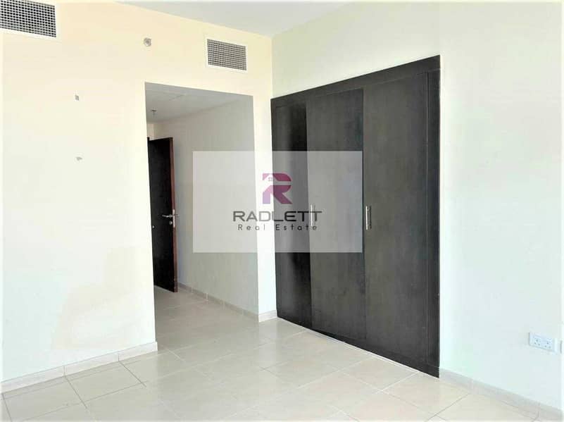 6 Huge 3 Bedroom Apartment with Netted Balcony
