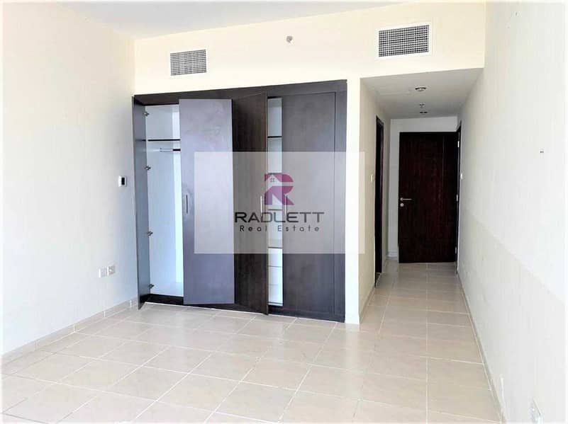 7 Huge 3 Bedroom Apartment with Netted Balcony