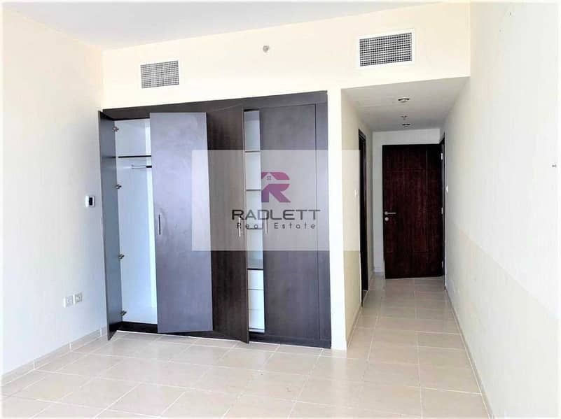 12 Huge 3 Bedroom Apartment with Netted Balcony