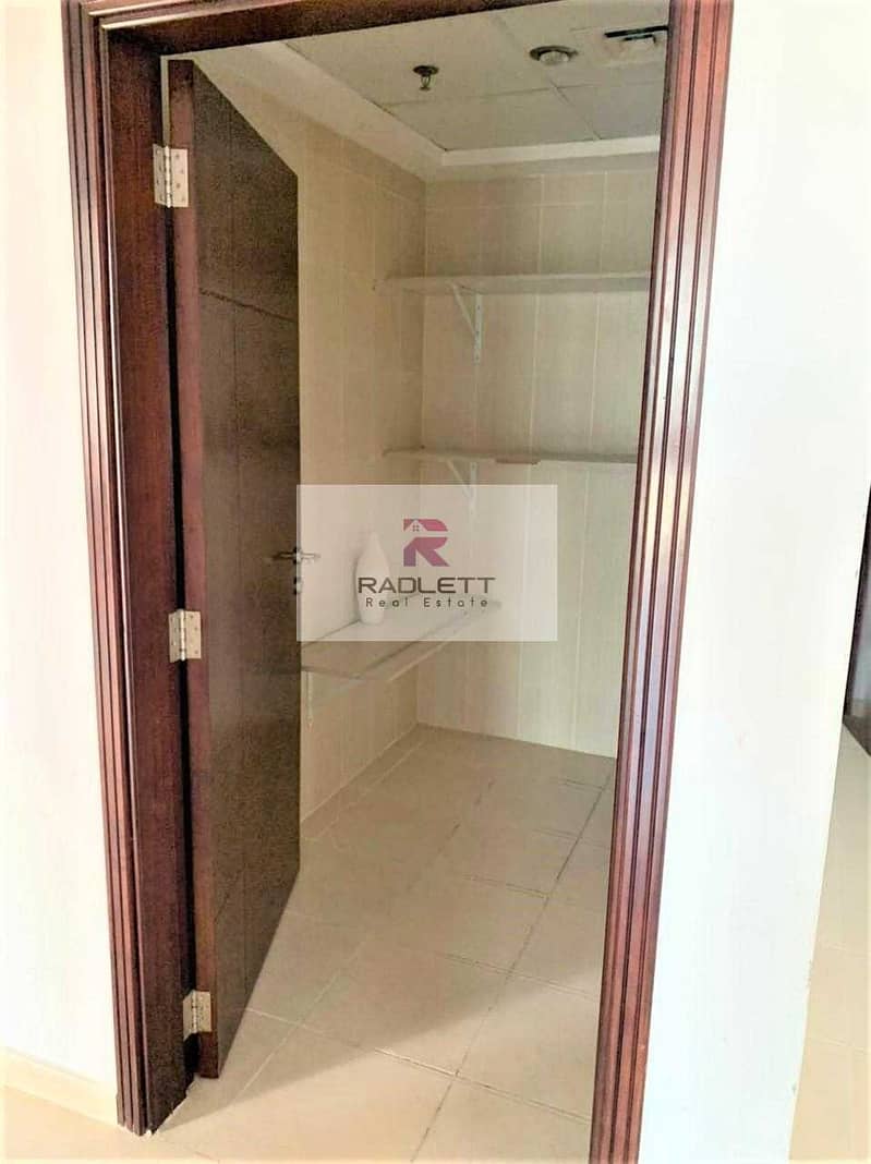 18 Huge 3 Bedroom Apartment with Netted Balcony