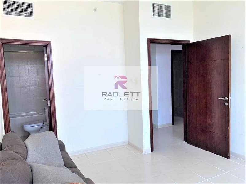 21 Huge 3 Bedroom Apartment with Netted Balcony