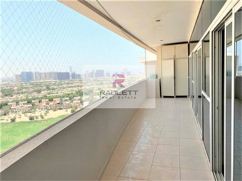 24 Huge 3 Bedroom Apartment with Netted Balcony