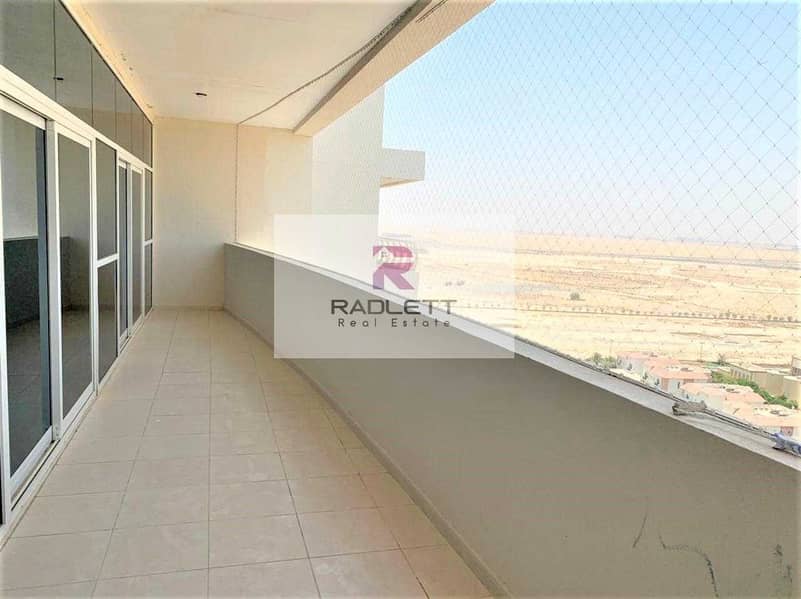 28 Huge 3 Bedroom Apartment with Netted Balcony