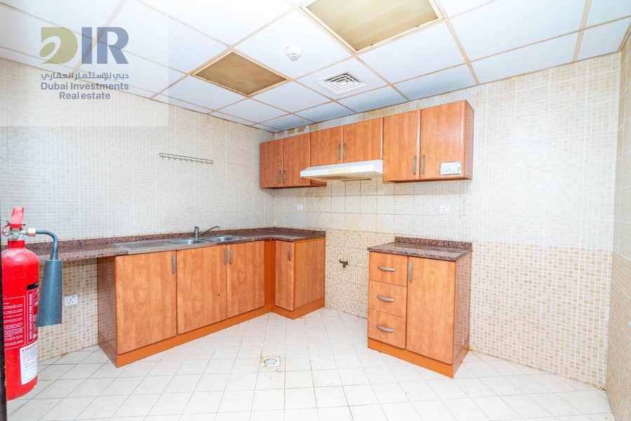 HOT DEAL |  4 To 6 CHEQUES | READY TO MOVE | SPACIOUS UNIT