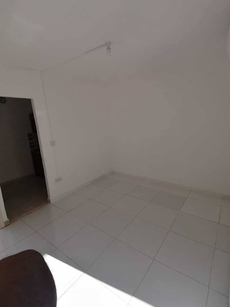 93 FOR RENT incloud  Studio in backe side unvirsal Hospital  delma strret 12 payment