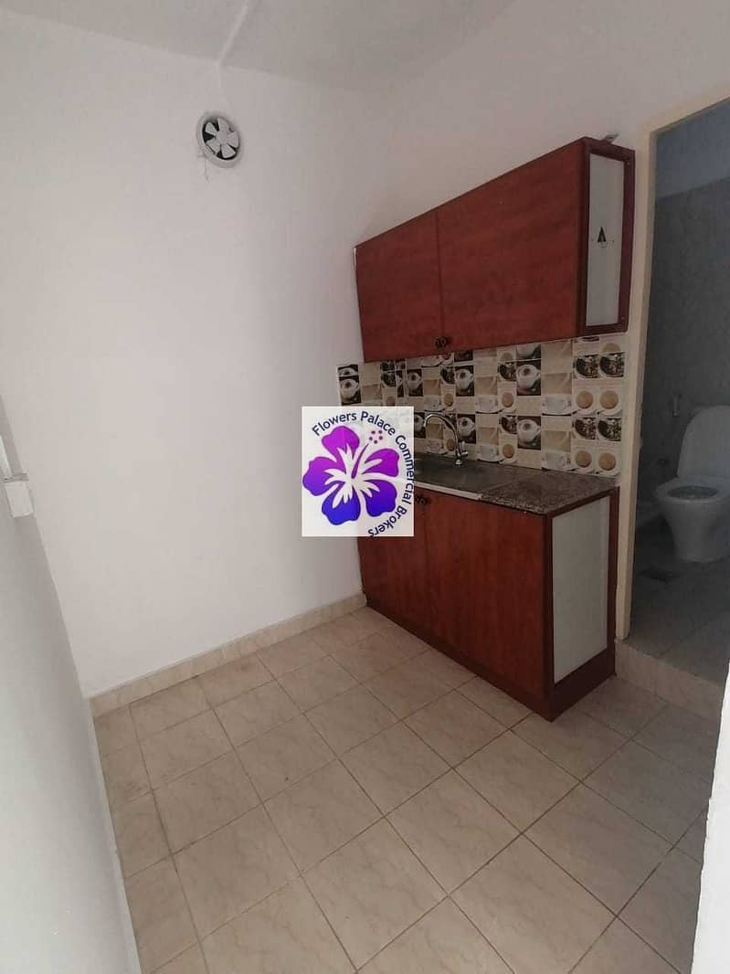 122 FOR RENT incloud  Studio in backe side unvirsal Hospital  delma strret 12 payment