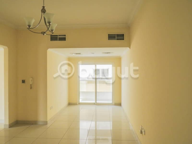 شقة في النعيمية 2 غرف 23000 درهم - 4553516