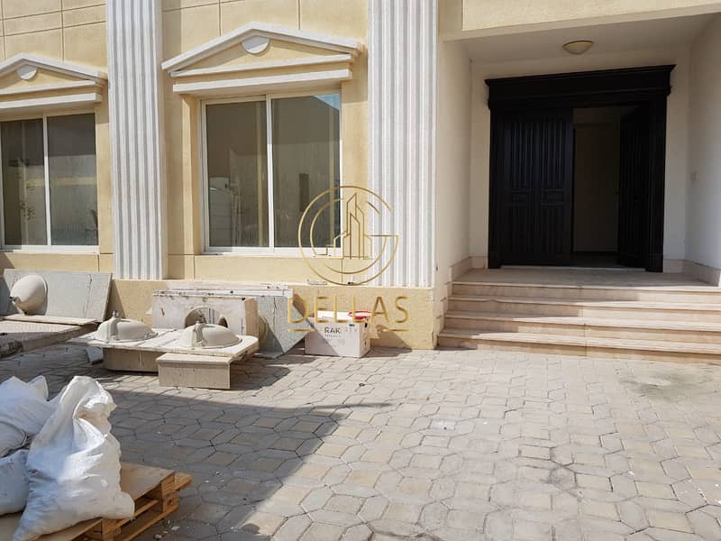 Villa in Abu Dhabi - Al Nahyan Camp