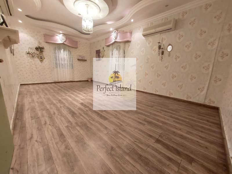 Квартира в Аль Шамха, 2 cпальни, 60000 AED - 5512221