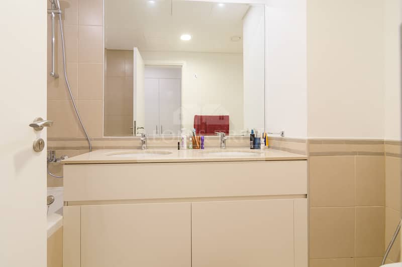 11 Balcony | Well-kept 2 Bed | Fitted kitchen