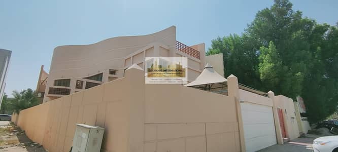 6 Bedroom Villa for Rent in Al Mushrif, Abu Dhabi - Spacious Commercial Villa w/ Garden