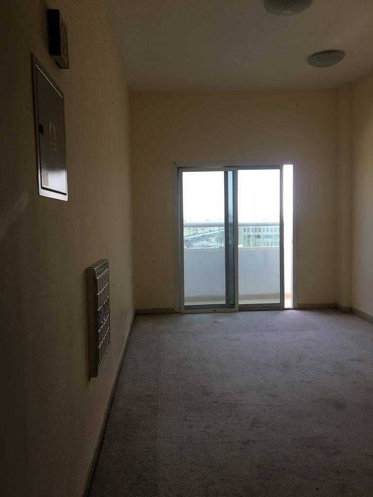 Apartment for annual rent in Al Rawda - Ajman on a main street, a large area