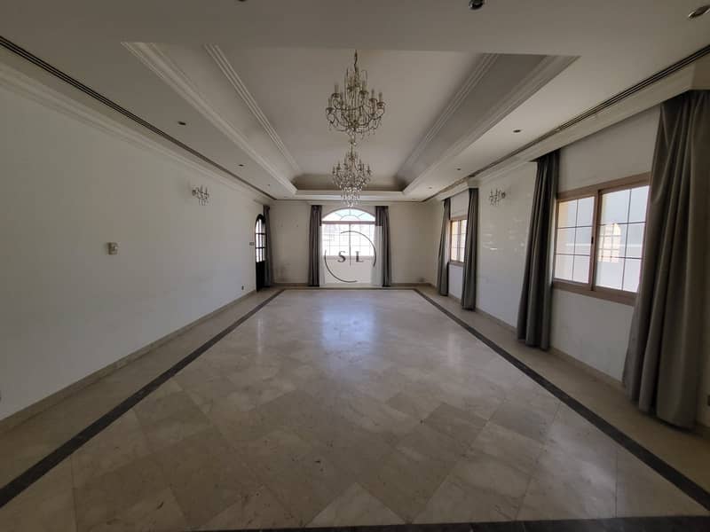 6 BEDROOMS VILLA WITH MAID ROOM , DRIVER ROOM AND TWO KITCHENS.  220K