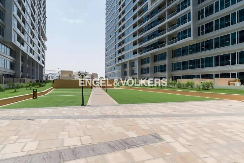 14 Mid Floor | Vacant on Transfer | Courtyard View