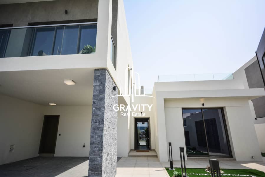 Single Row, Corner Villa With Golf View | Red Wood