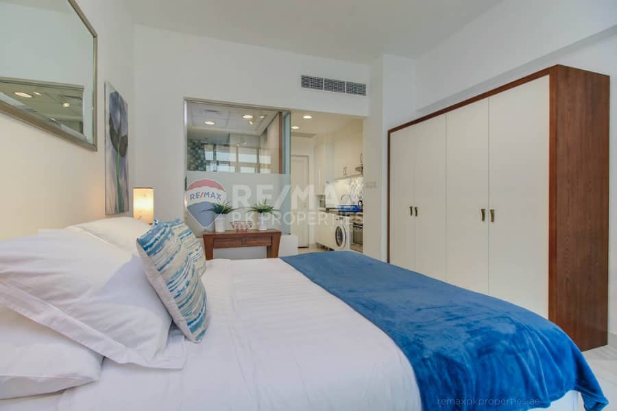 16 Fully furnished | Marina views | Stylish design