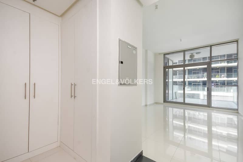 8 Appliances |Spacious Unit |Walk in Wardrobes