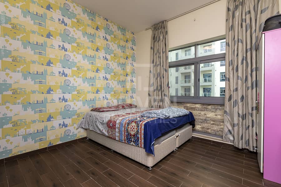 6 Lovely Unit w/ Chiller Free | Near Metro