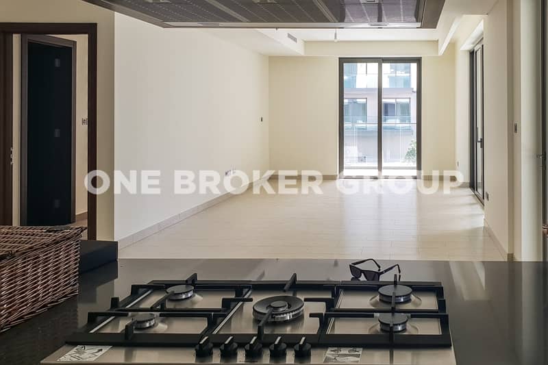 8 Corner unit|Huge 1 BR|1600sq ft| Pool view