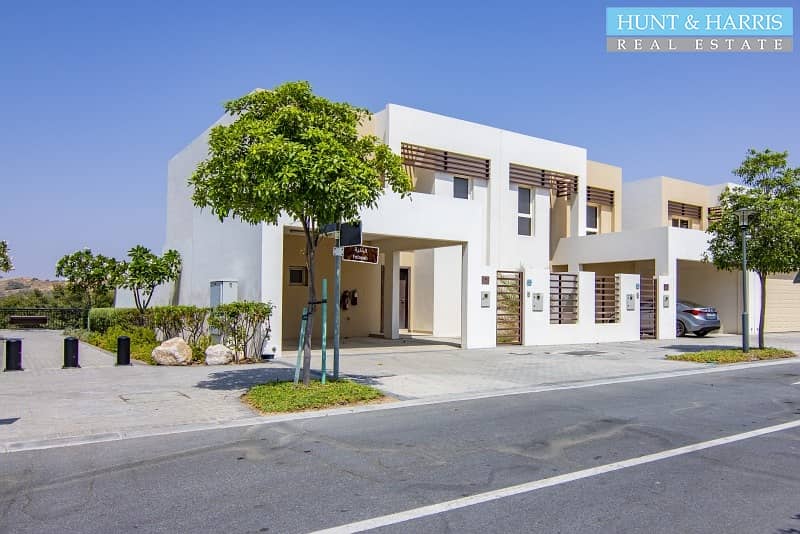 Beautiful Townhouse | 2 Bedroom + Maid |Family Community